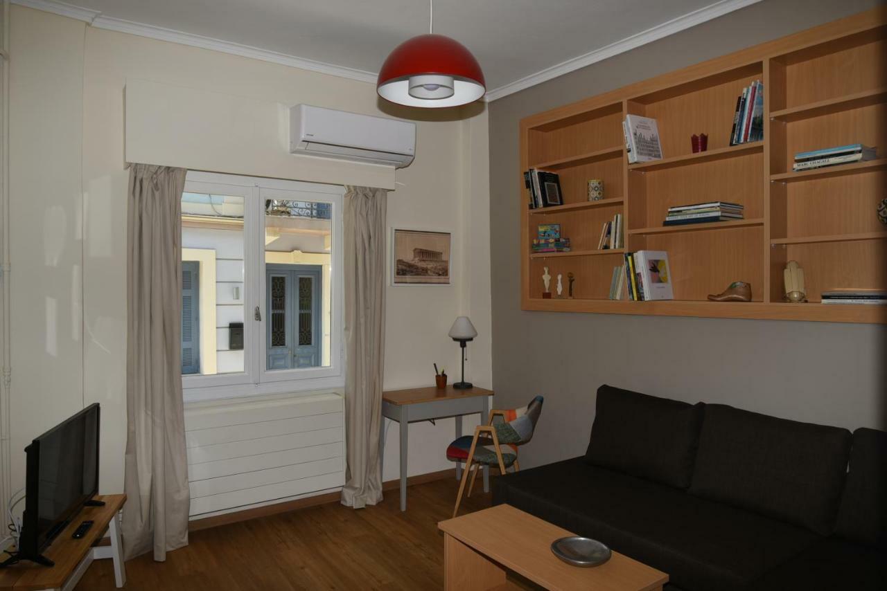 Miranda'S Apartment In Thissio Atene Esterno foto